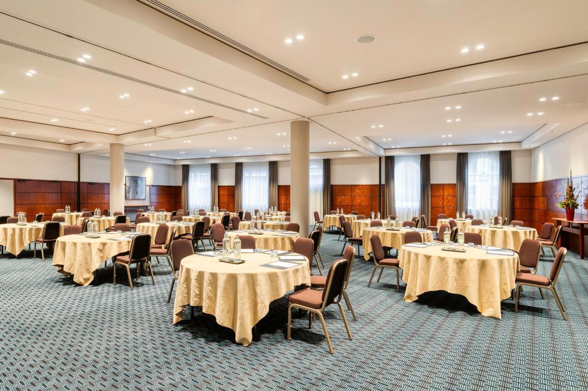 Crowne Plaza Hotel Brugge By Ihg Екстериор снимка